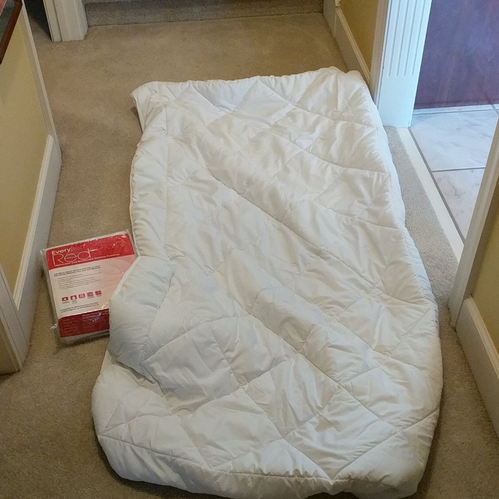Twin Bed Mattress Protector and Fitted Pad